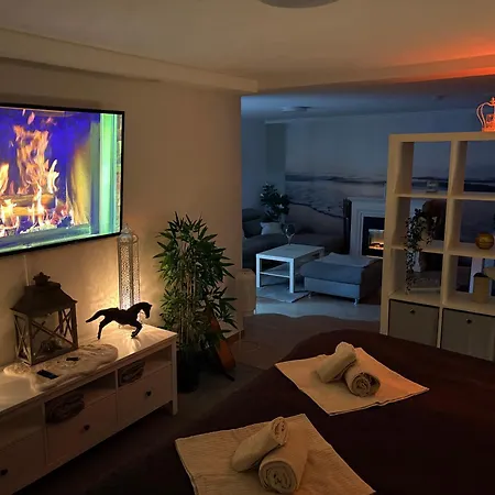 Lakeside Apartment *